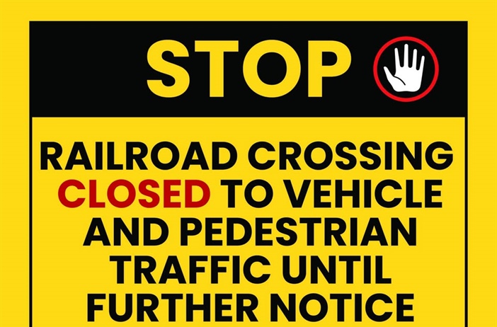 🚨FYI - the RR tracks are closed